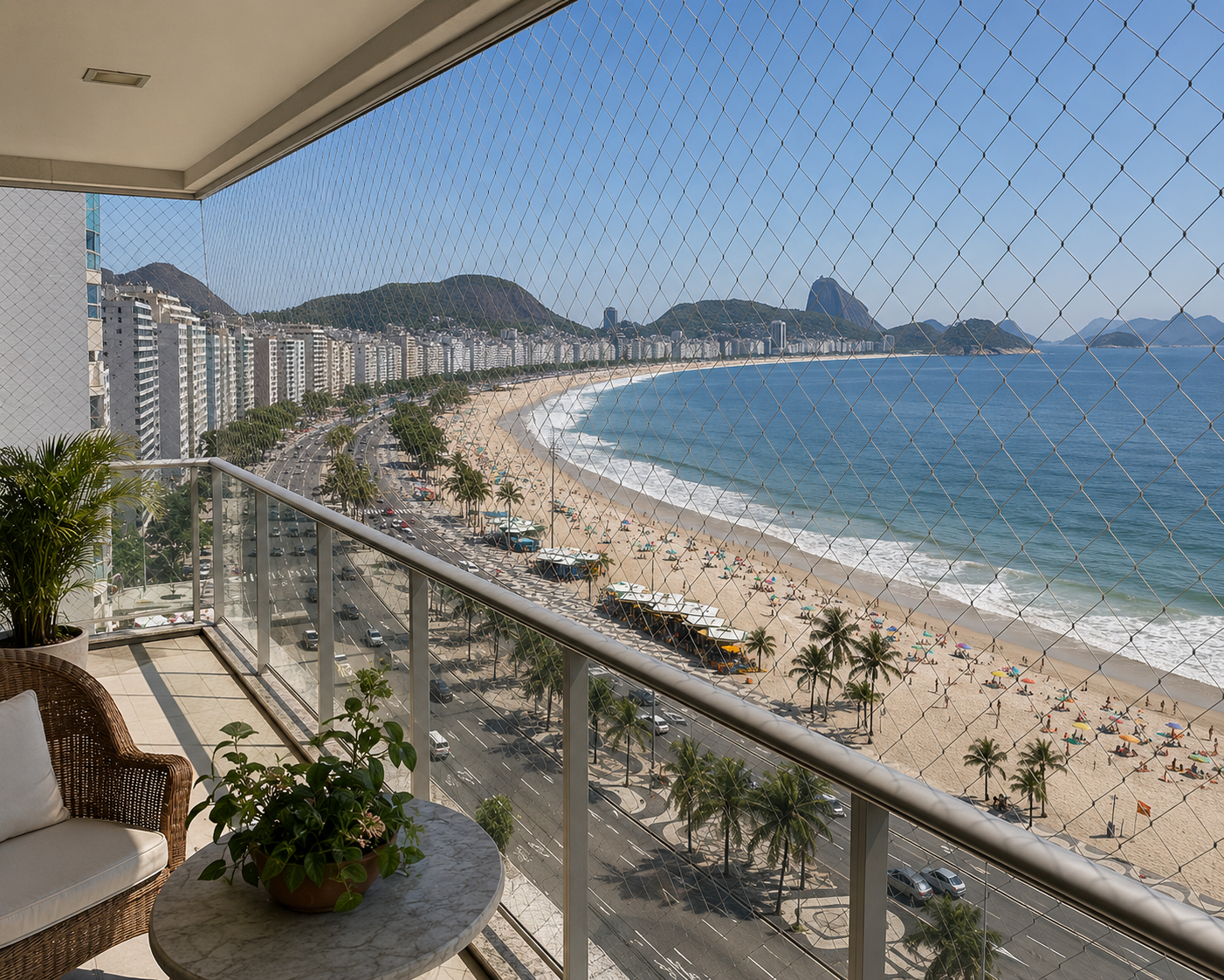 Telas e redes de proteção instaladas em janela de correr ampla de edifício em Copacabana